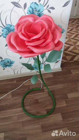 Ростовые цветы и светильники