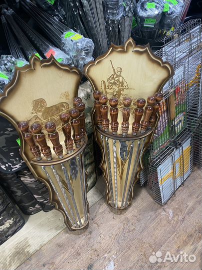 Подарочный щит с шампурами и ножом