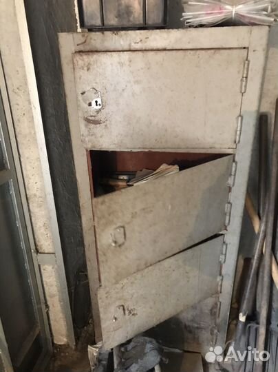 Сейф металлический