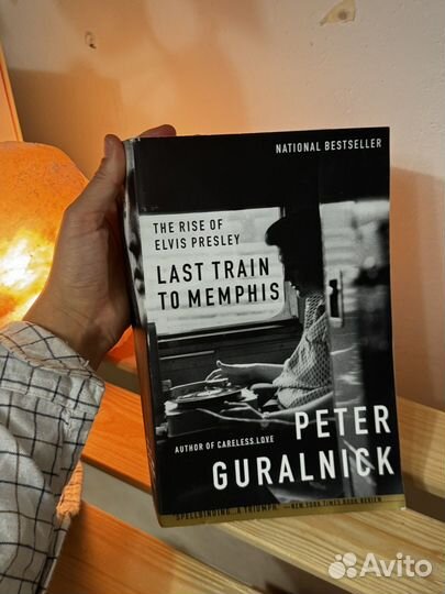 Книга про Элвиса Пресли на английском