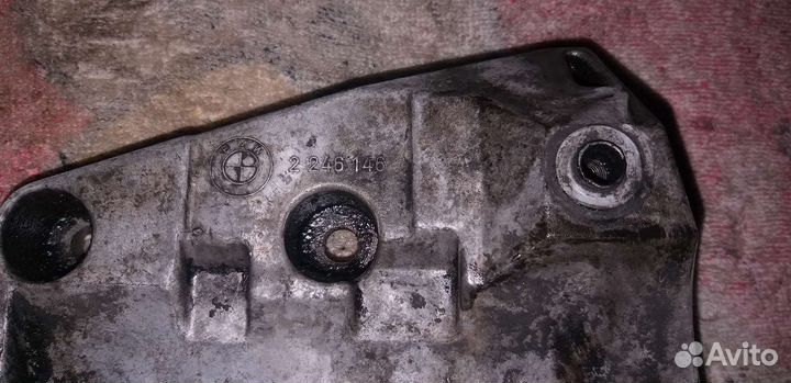 Кронштейн компрессора кондиционера на BMW E39 M51