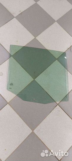 Стекло заднее правое tiguan