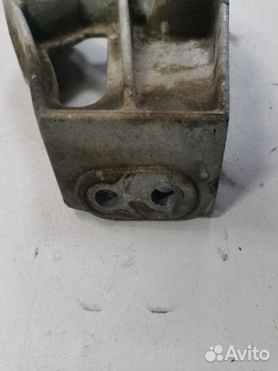 Кронштейн двигателя правый Daewoo Nexia седан N150