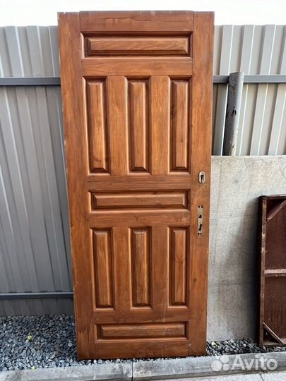 Дверь деревянная