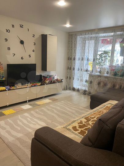 2-к. квартира, 53 м², 3/6 эт.