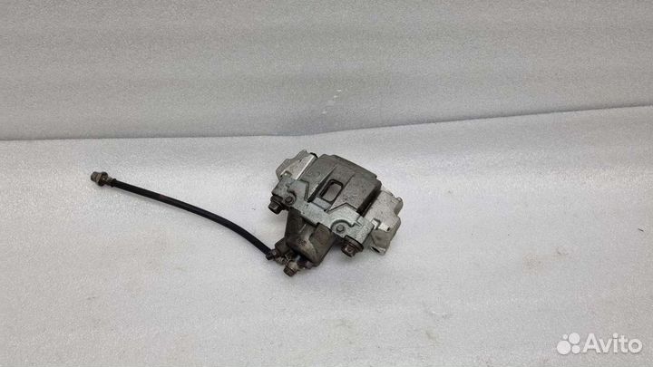 Суппорт задний правый Toyota Land Cruiser 200