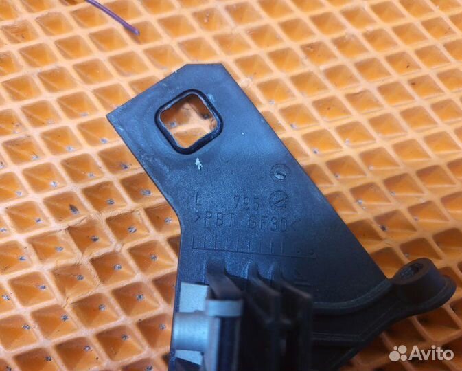 Кронштейн левый Audi A4 Iv B8 cdnk 2010