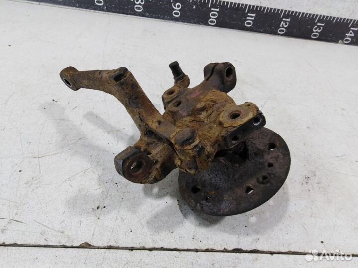 Кулак передний правый