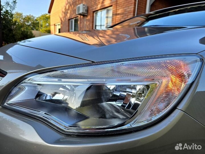 Opel Astra 1.4 МТ, 2011, 167 700 км