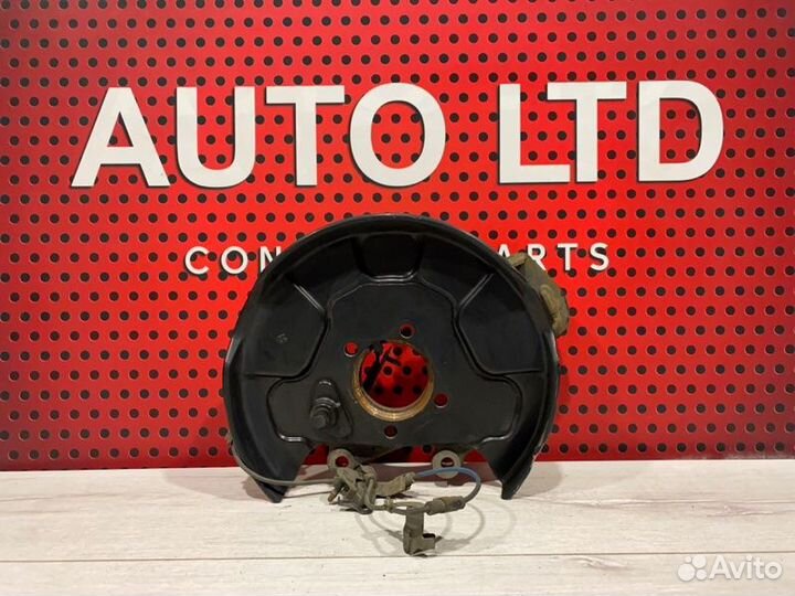 Кулак задний правый Lexus Nx 300H Z10 X2ARY32T