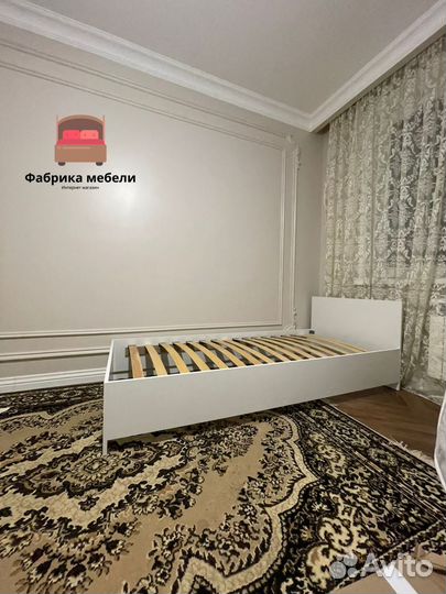 Кровать