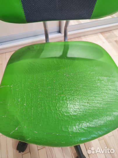 Стул на колесиках детский
