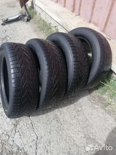 Nokian Tyres Hakkapeliitta R SUV 225/60 R18 104R