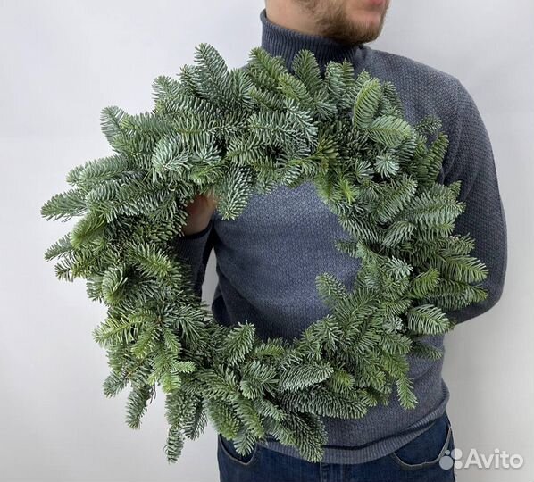 Венок из живой ели