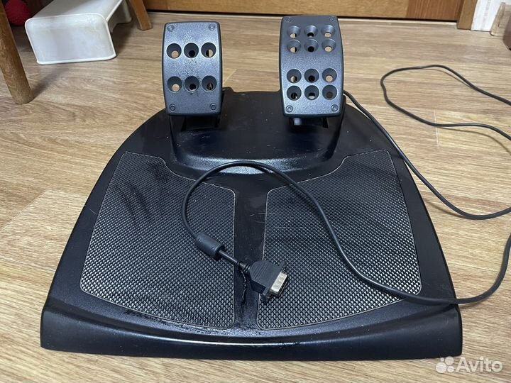 Игровой руль logitech momo racing