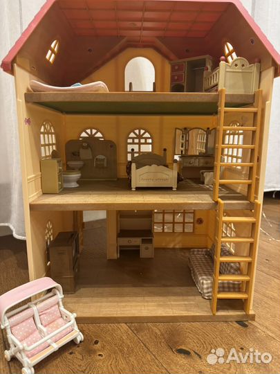 Трехэтажный дом Sylvanian Families