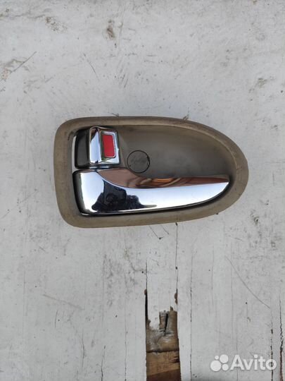 Ручка внутренняя левой перед. двери Mazda MPV2 LW