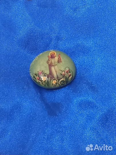 Камень с изображением святого Серафима Саровского