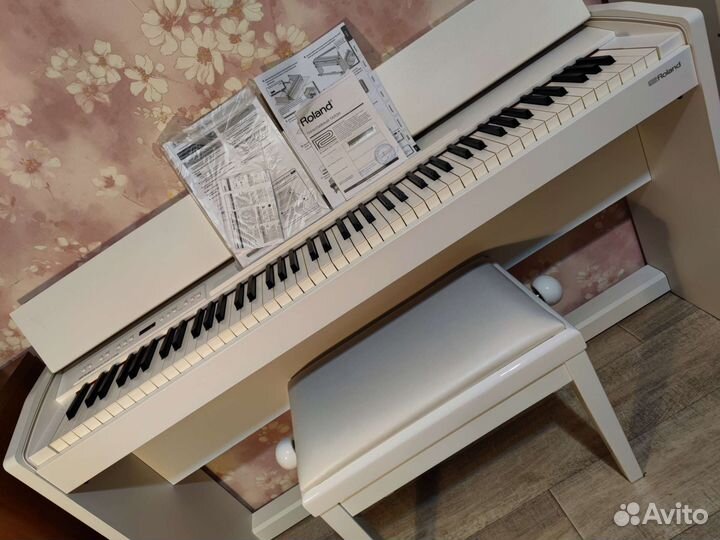 Цифровое пианино Roland F-140 WH (Япония)