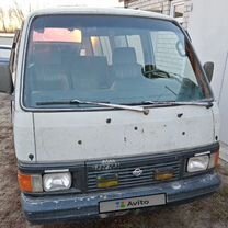 Nissan Urvan 2.7 MT, 1990, битый, 20 000 км, с пробегом, цена 455 000 руб.