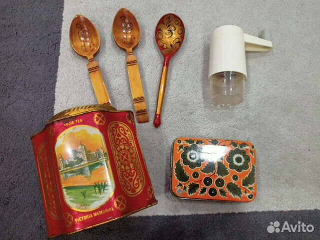 Деревянные ложки, жестяные банки, кофемолка СССР