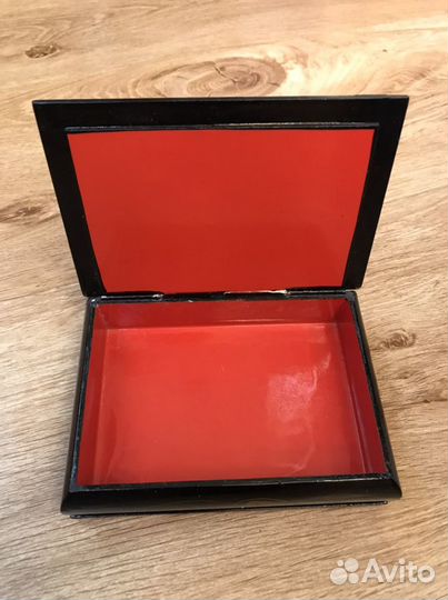 Шкатулка лаковая