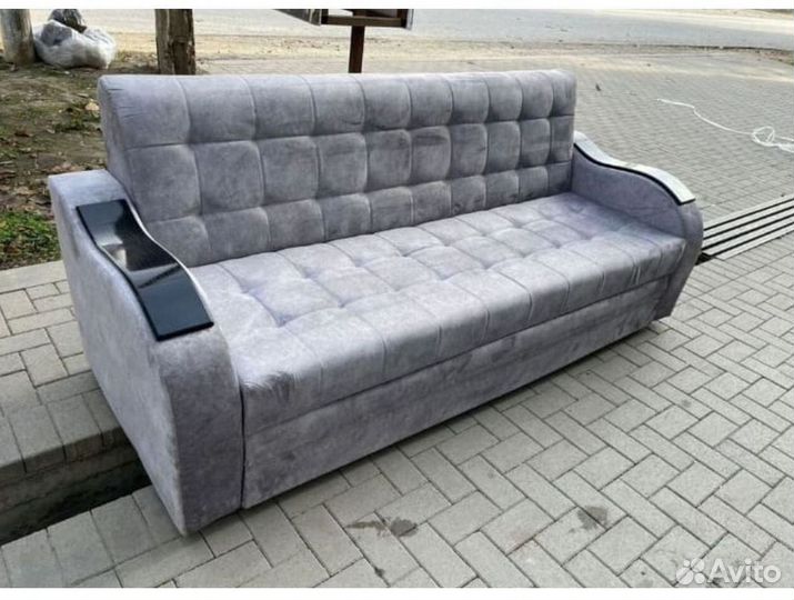 Прямой диван в наличии