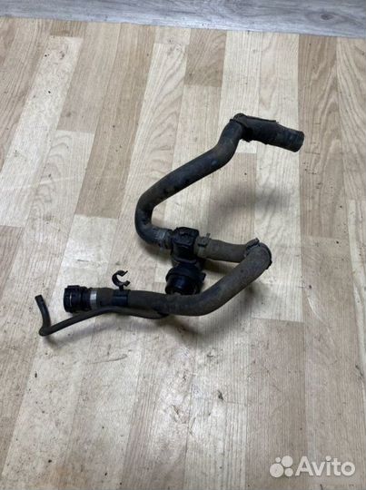 Патрубок радиатора клапан Audi Q5 I CDN 2008—2012