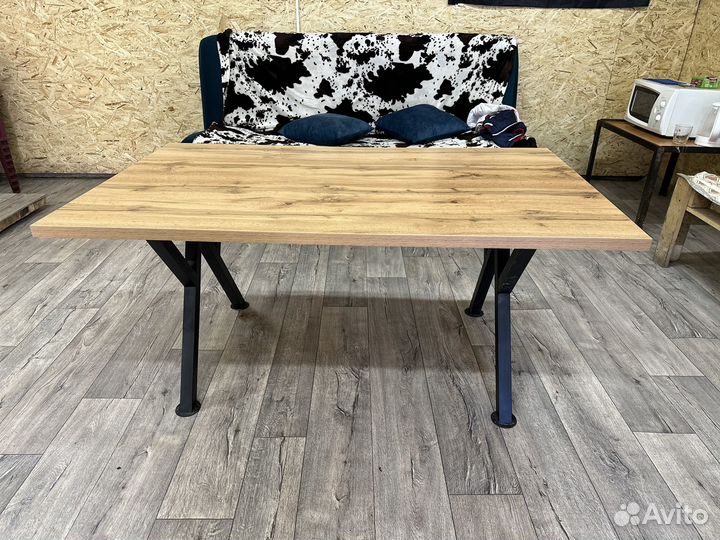 Стол в стиле лофт