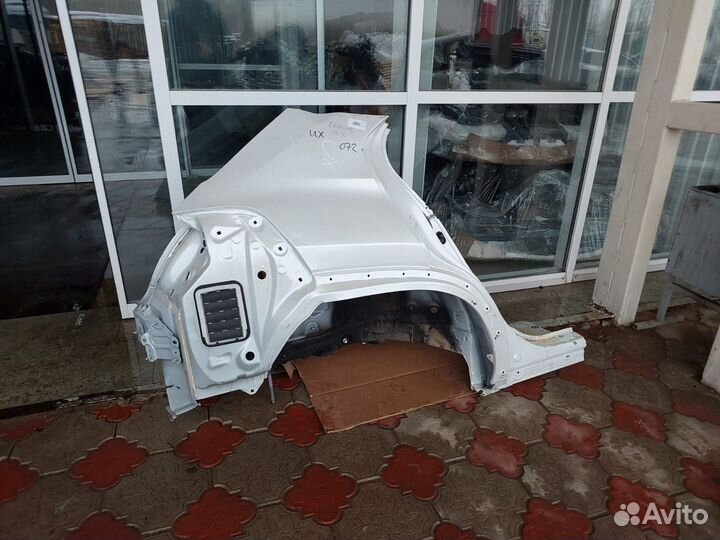 Задняя правая четверть Лексус юикс 200/250