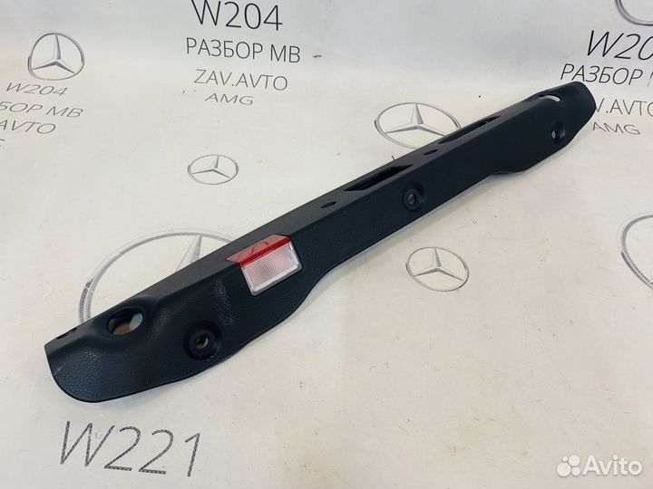 Накладка замка багажника Mercedes W204