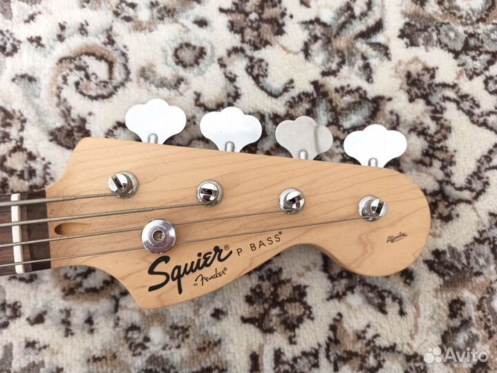 Fender squier bass black