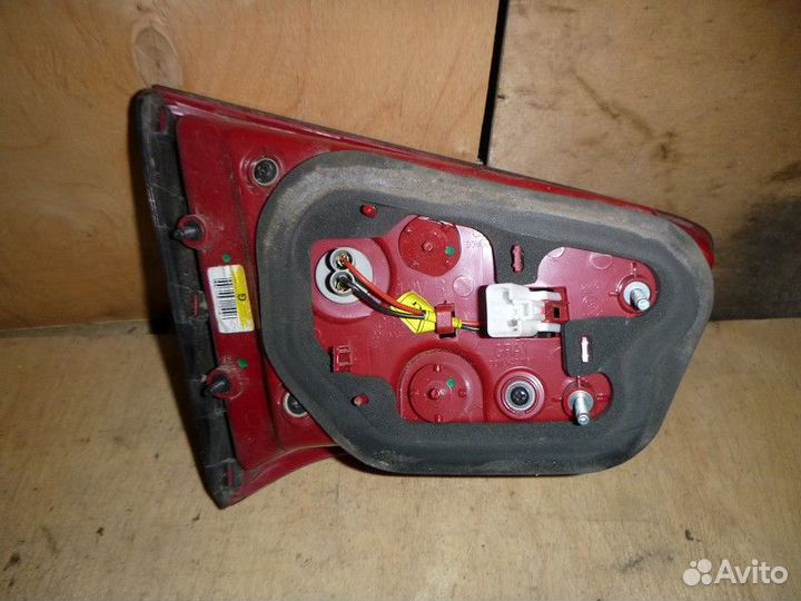 Фонарь задний внутренний правый KIA sportage 2010