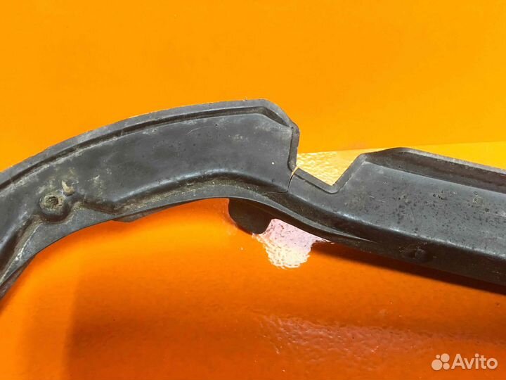 Кронштейн крепления бампера переднего Volkswagen Passat