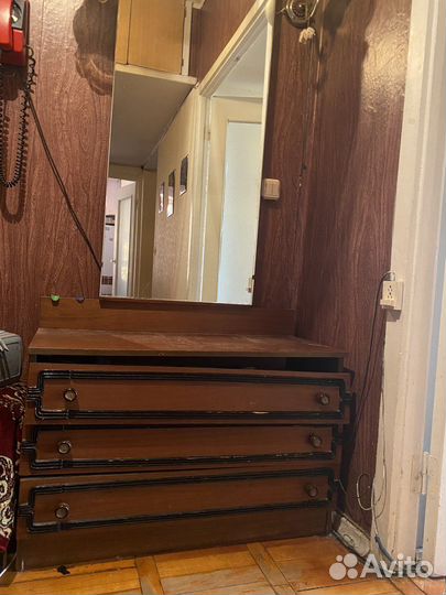 Трюмо с зеркалом