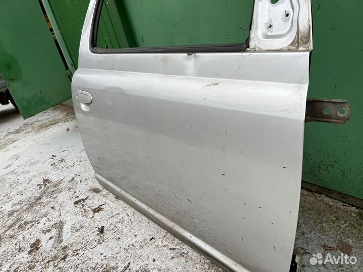 Дверь Тойота Ярис купе Р1