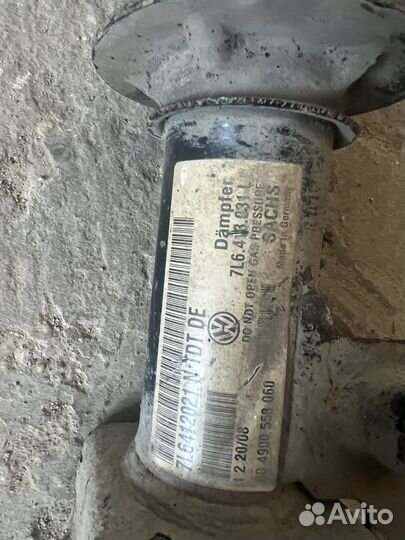 Стойка левая Touareg gp