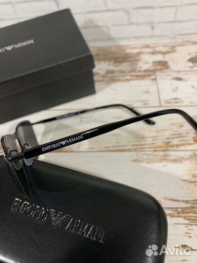 Солнцезащитные очки Armani