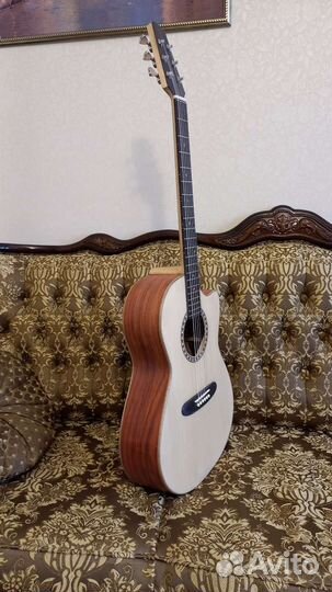 Акустическая гитара
