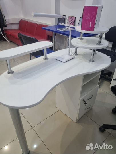 Маникюрный стол