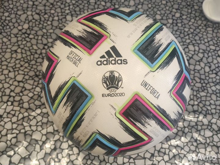 Футбольный мяч adidas
