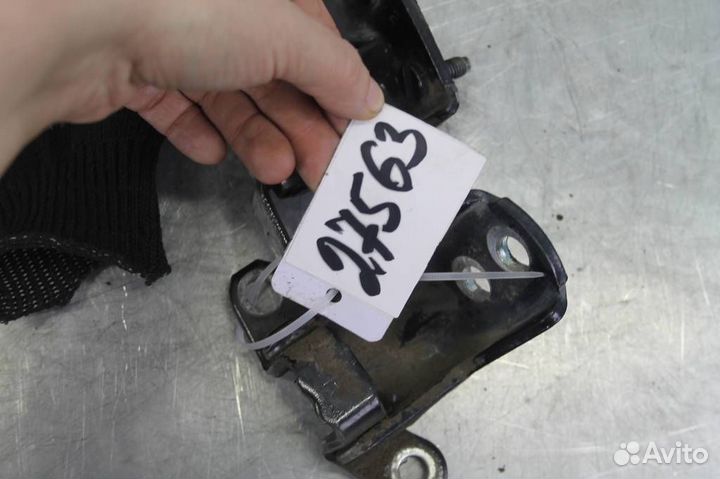 Петли двери задней правой Nissan Pathfinder R51M