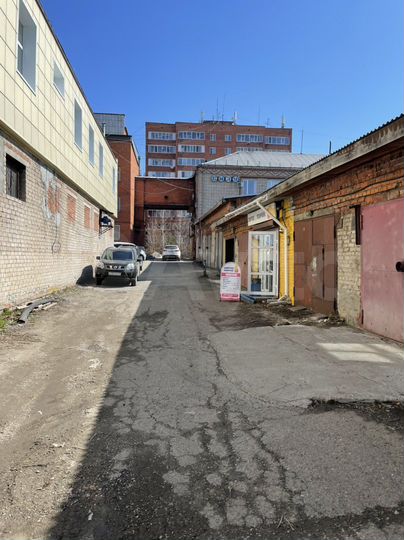 Гараж, > 30 м²