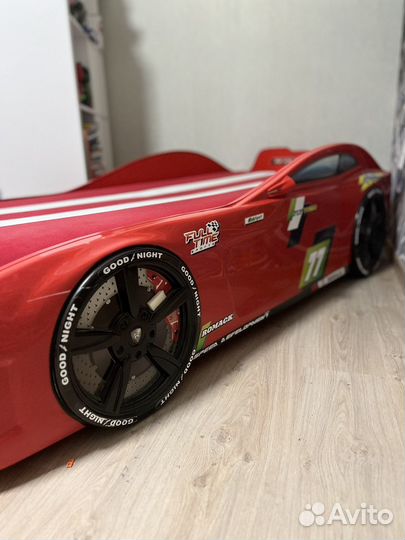 Детская кровать машина