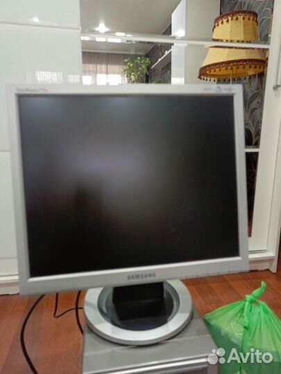 Монитор Samsung