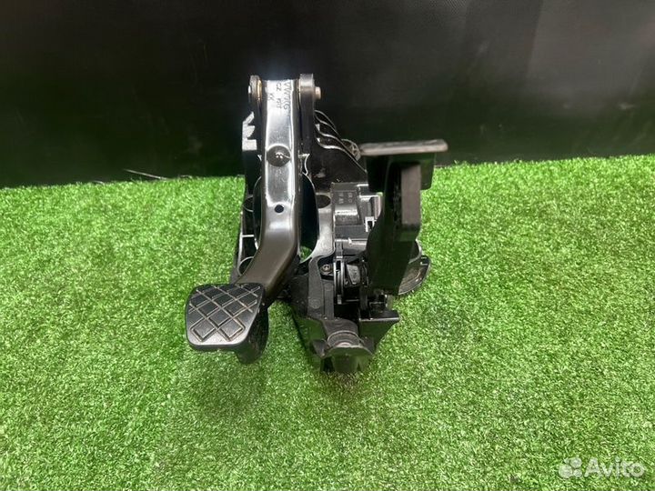 Педаль тормоза Volkswagen Polo 6 liftback