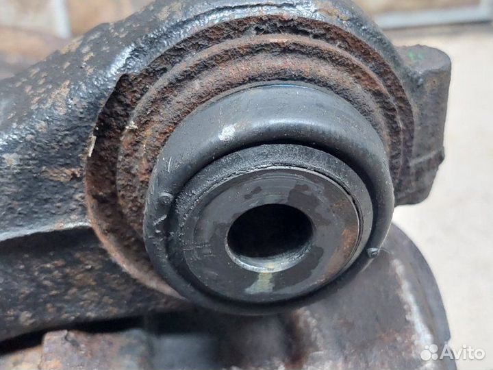 Кулак поворотный задний левый Land Rover Range