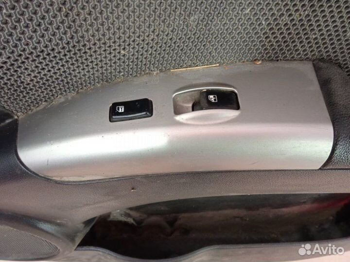 Обшивка двери передняя правая Kia Sportage 2 2010