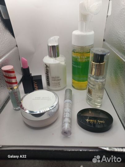 Набор новой косметики пакетом с нюансами