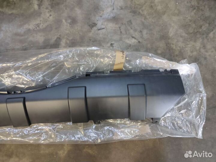 Накладка заднего бампера Pajero 4 новая оригинал